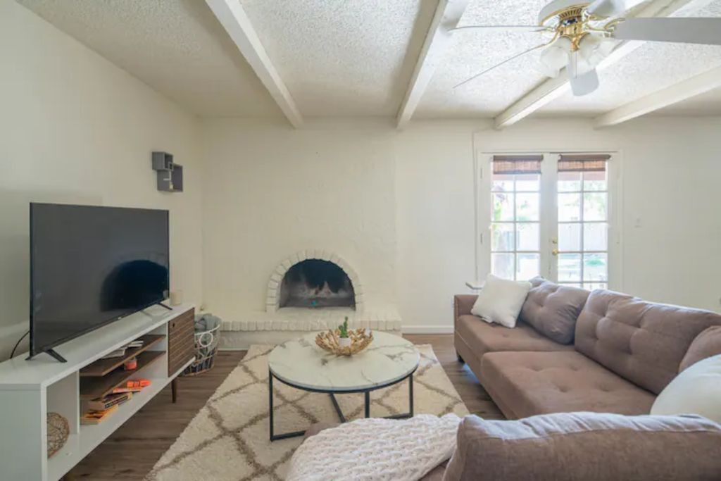 Photo of Livingroom in Raskin Estates