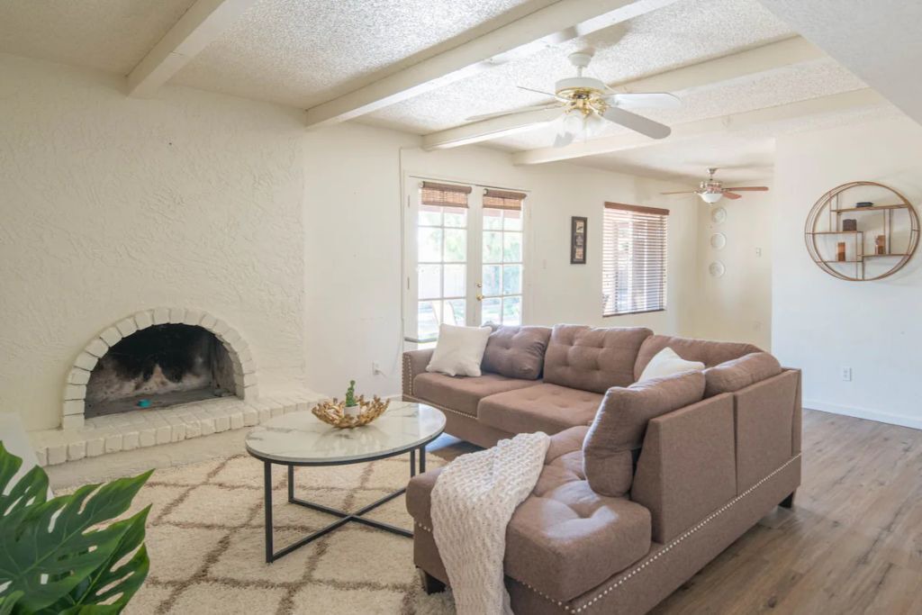 Photo of Livingroom in Raskin Estates