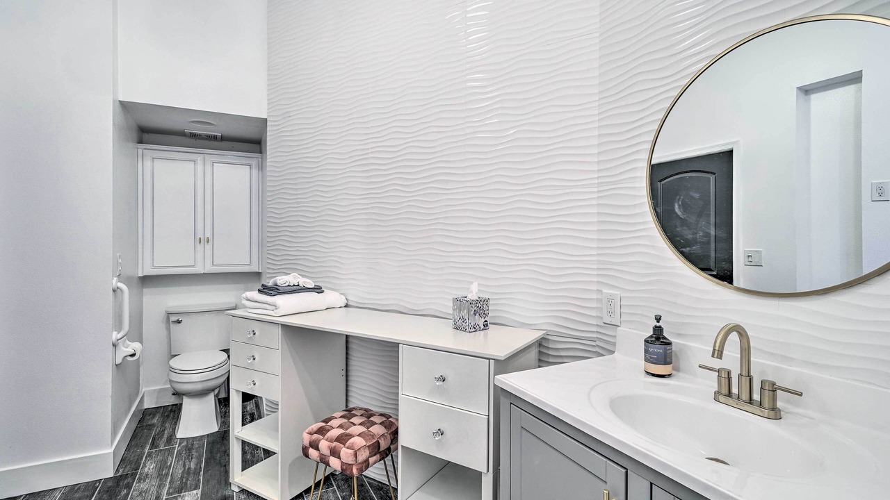 Photo of Bathroom in Parker Strip