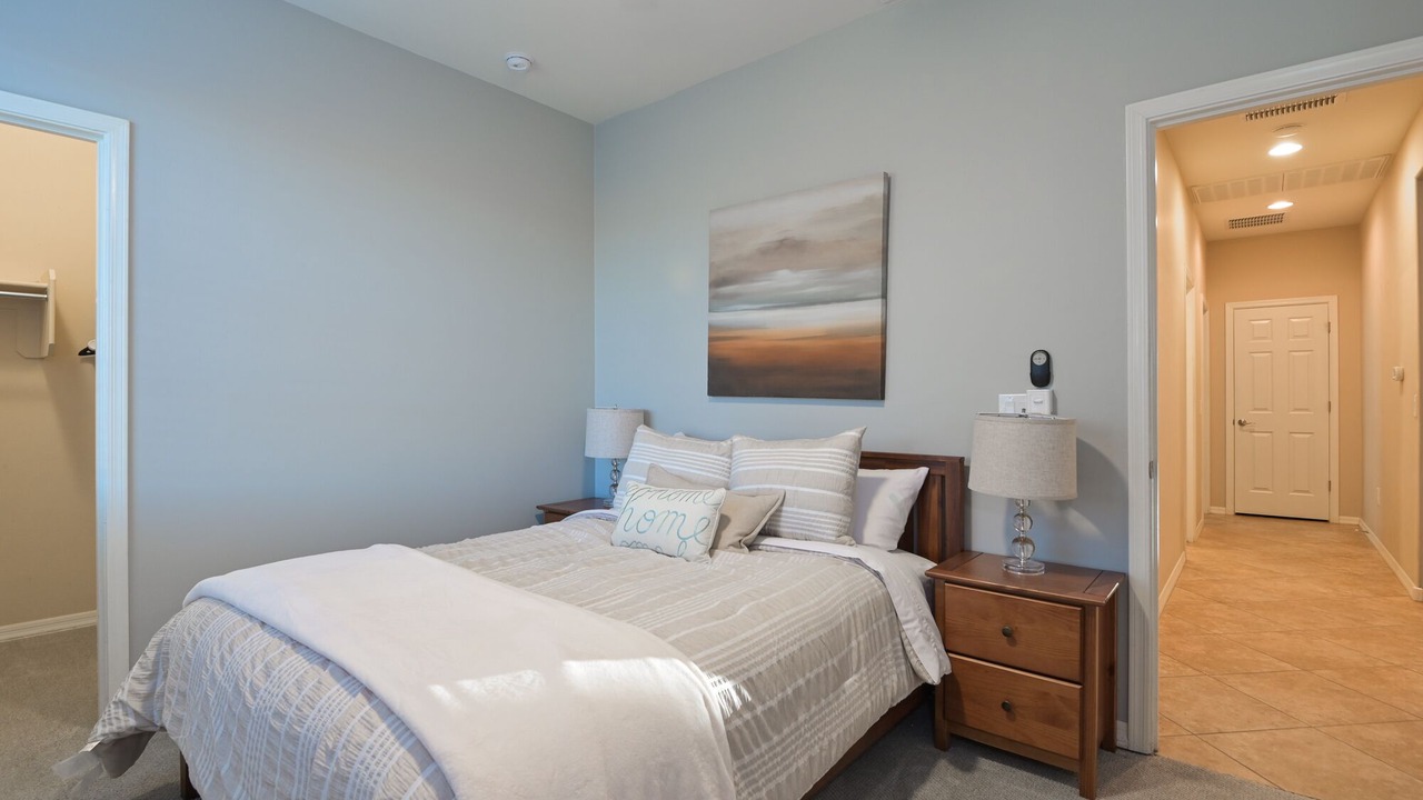 Photo of Bedroom in Oracle