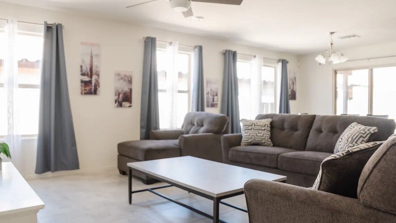 Photo of Livingroom in Groves Lincoln Park