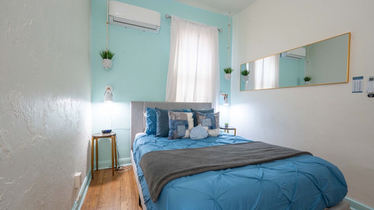 Photo of Bedroom in Iron Horse Historic District