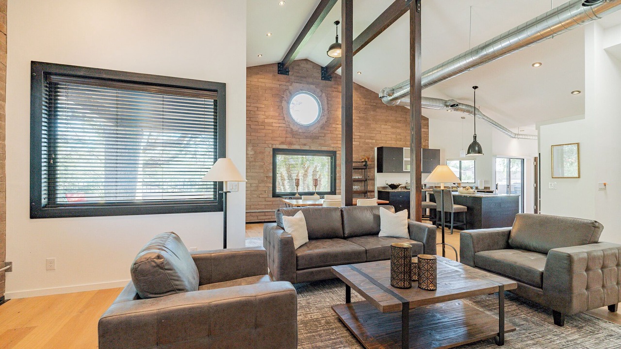 Photo of Livingroom in Ventana Canyon Estates