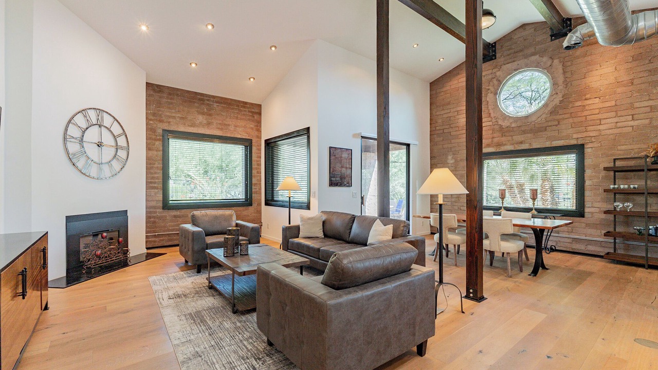 Photo of Livingroom in Ventana Canyon Estates
