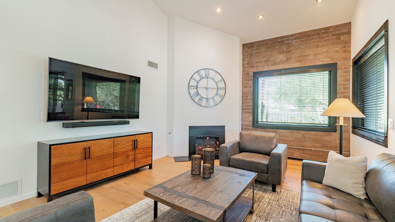 Photo of Livingroom in Ventana Canyon Estates
