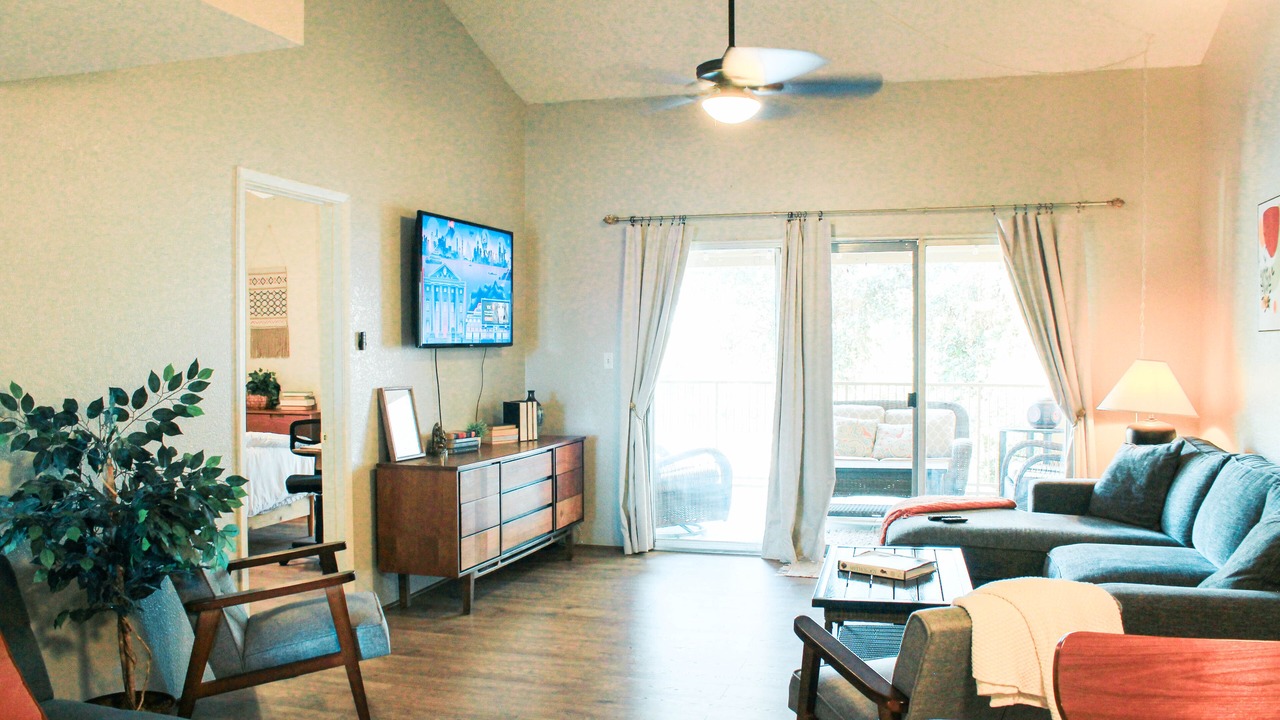 Photo of Livingroom in Lake Biltmore Village