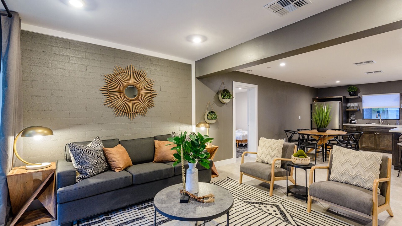 Photo of Livingroom in Entertainment District