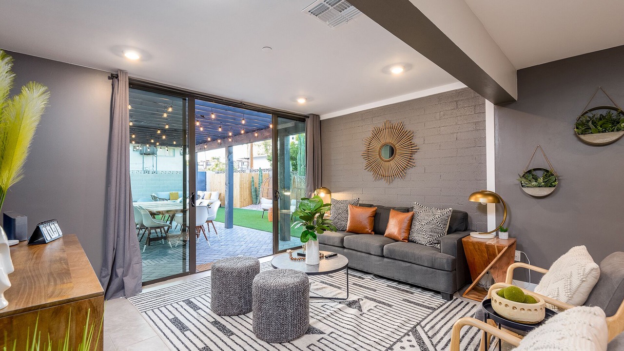 Photo of Livingroom in Entertainment District