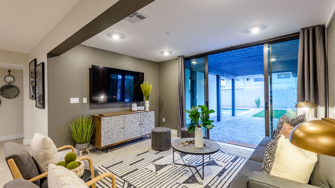 Photo of Livingroom in Entertainment District