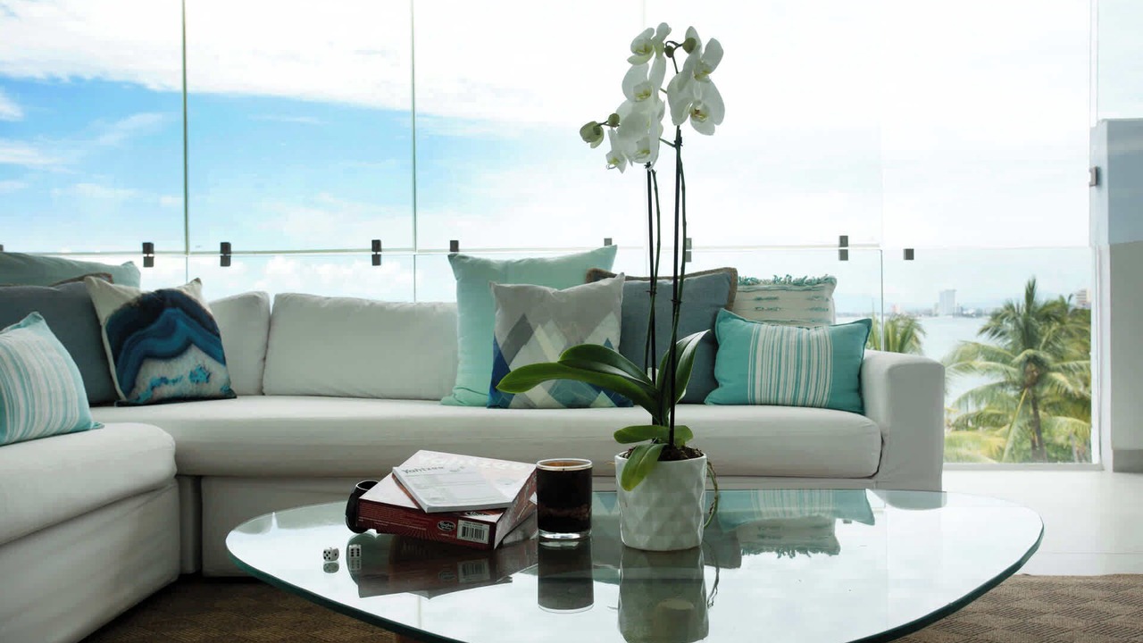 Photo of Livingroom in South Shore Hotel Area