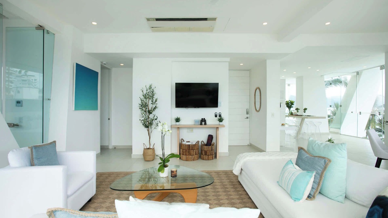 Photo of Livingroom in South Shore Hotel Area