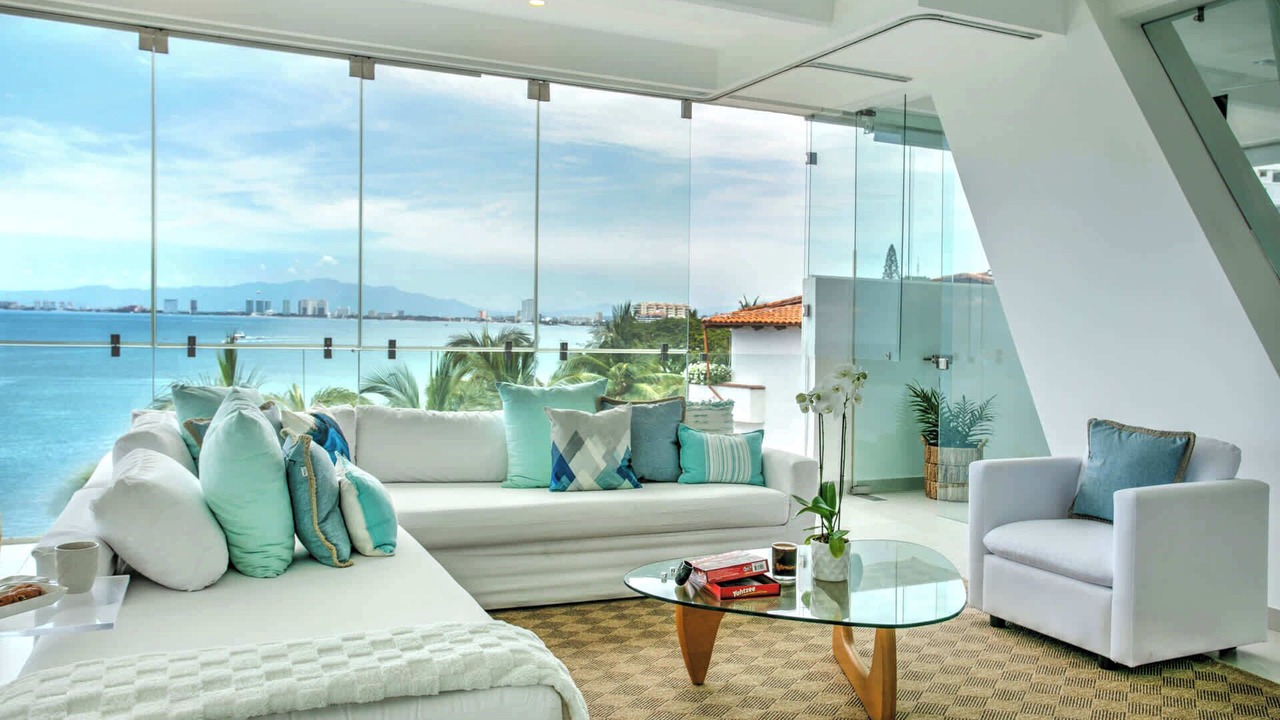 Photo of Livingroom in South Shore Hotel Area
