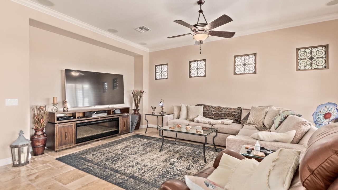 Photo of Livingroom in Encanterra
