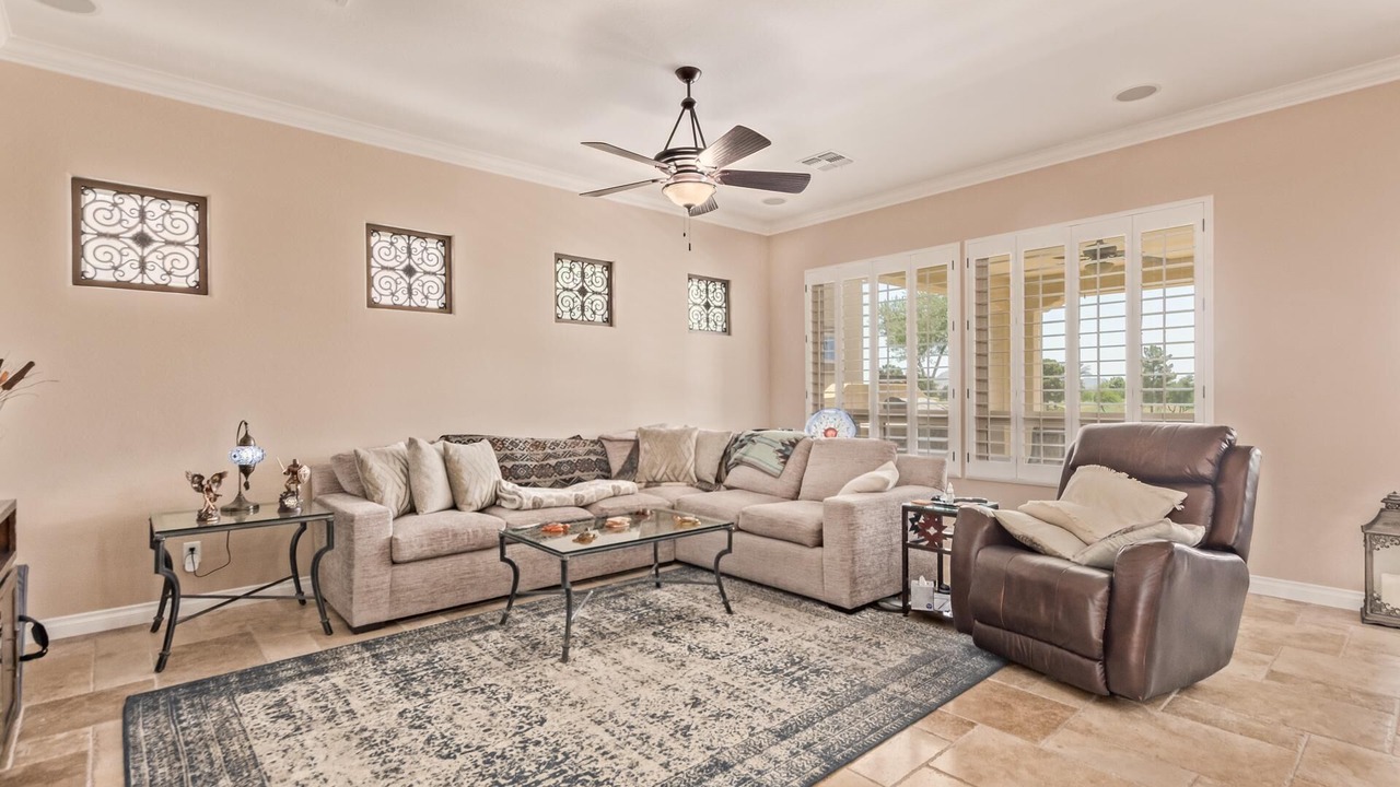 Photo of Livingroom in Encanterra