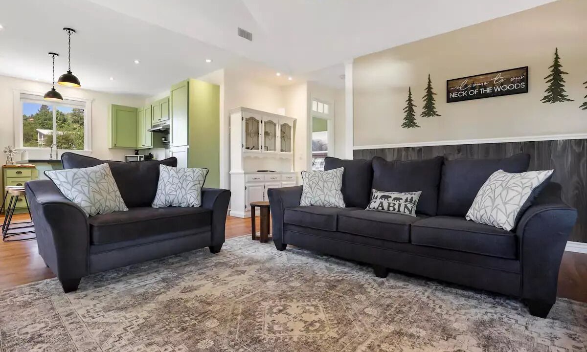 Photo of Livingroom in Strawberry