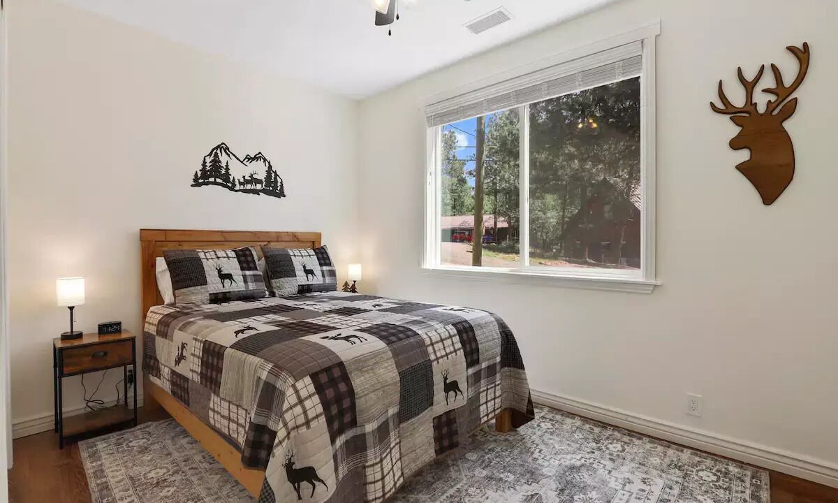 Photo of Bedroom in Strawberry