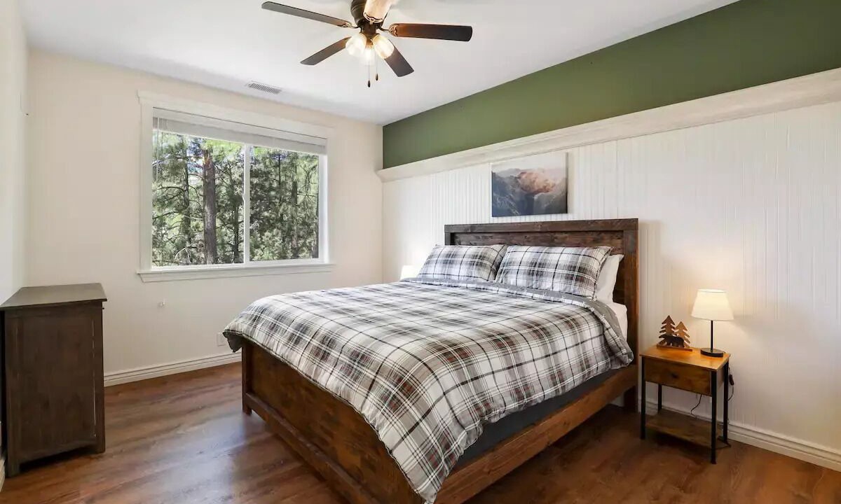 Photo of Bedroom in Strawberry
