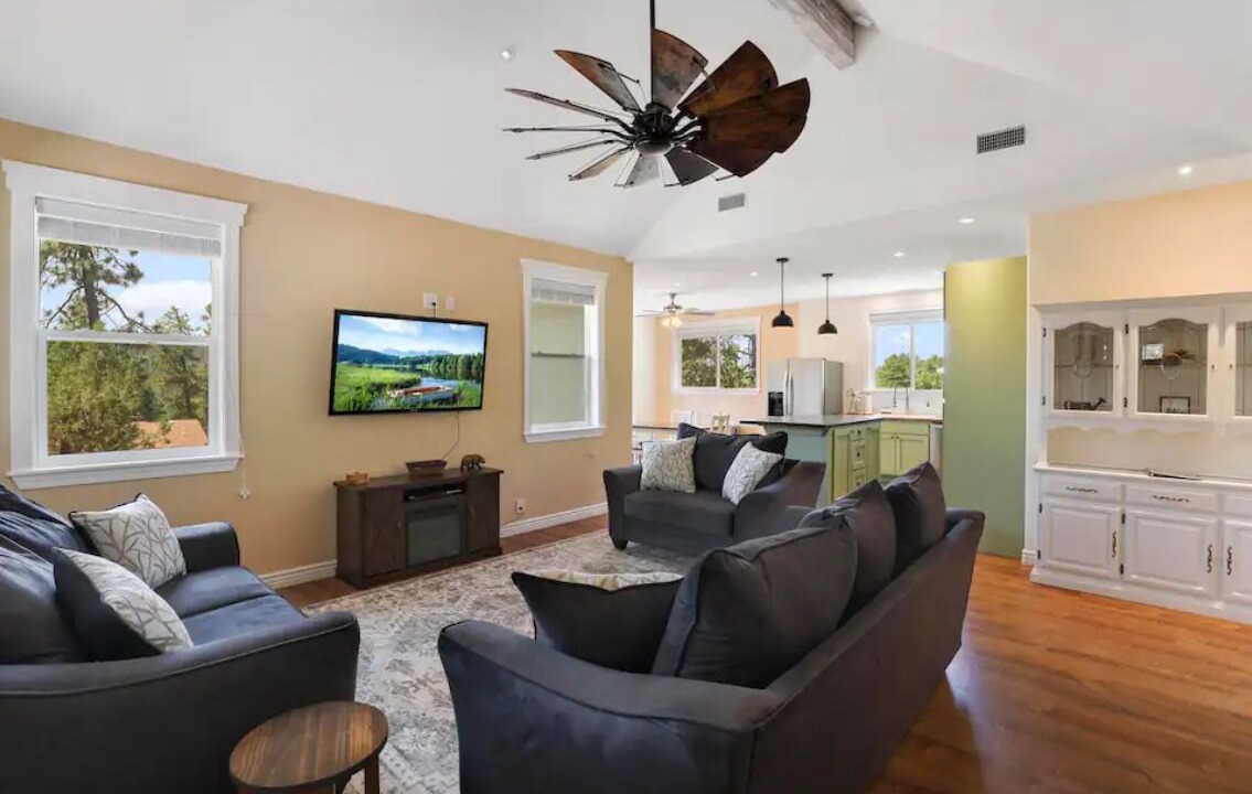 Photo of Livingroom in Strawberry