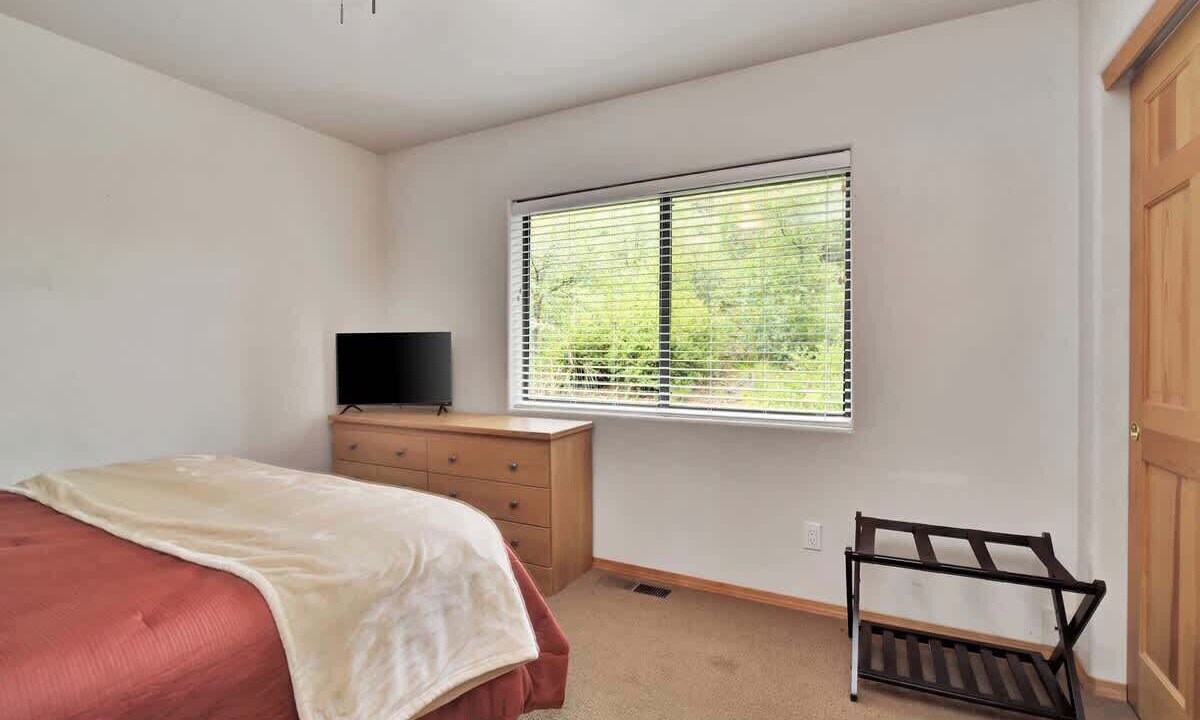 Photo of Bedroom in Highland Pines