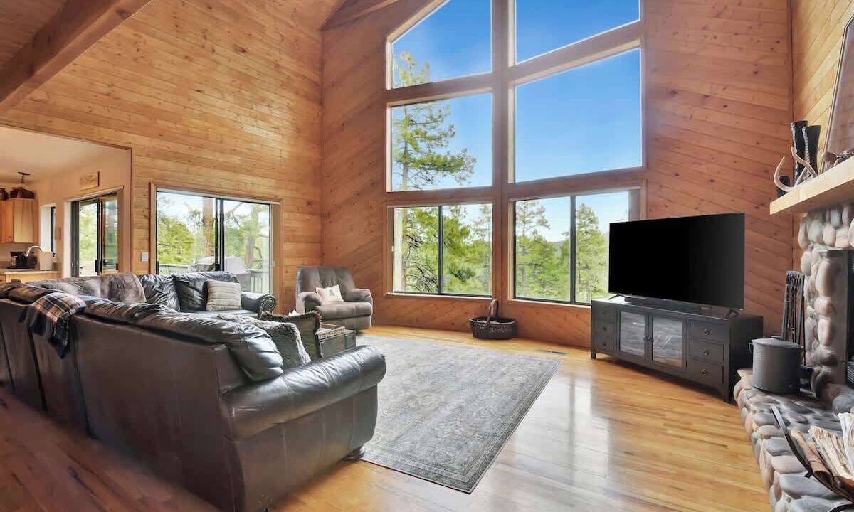 Photo of Livingroom in Highland Pines