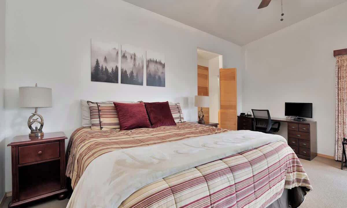 Photo of Bedroom in Highland Pines