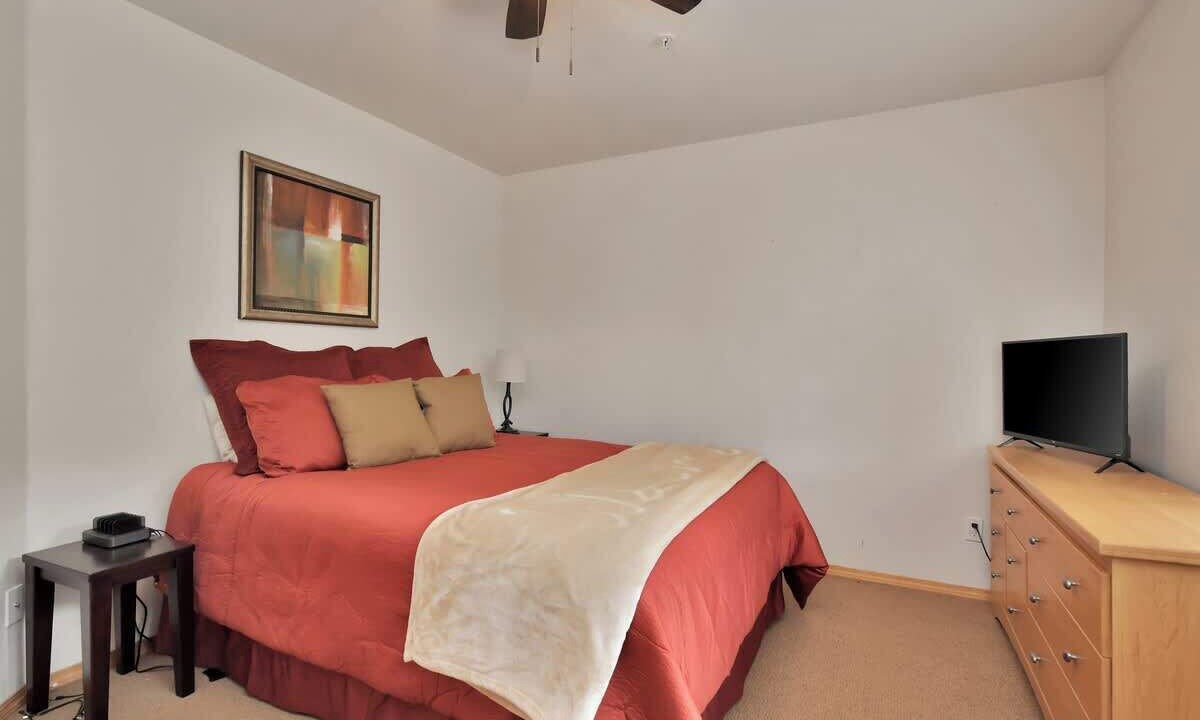 Photo of Bedroom in Highland Pines