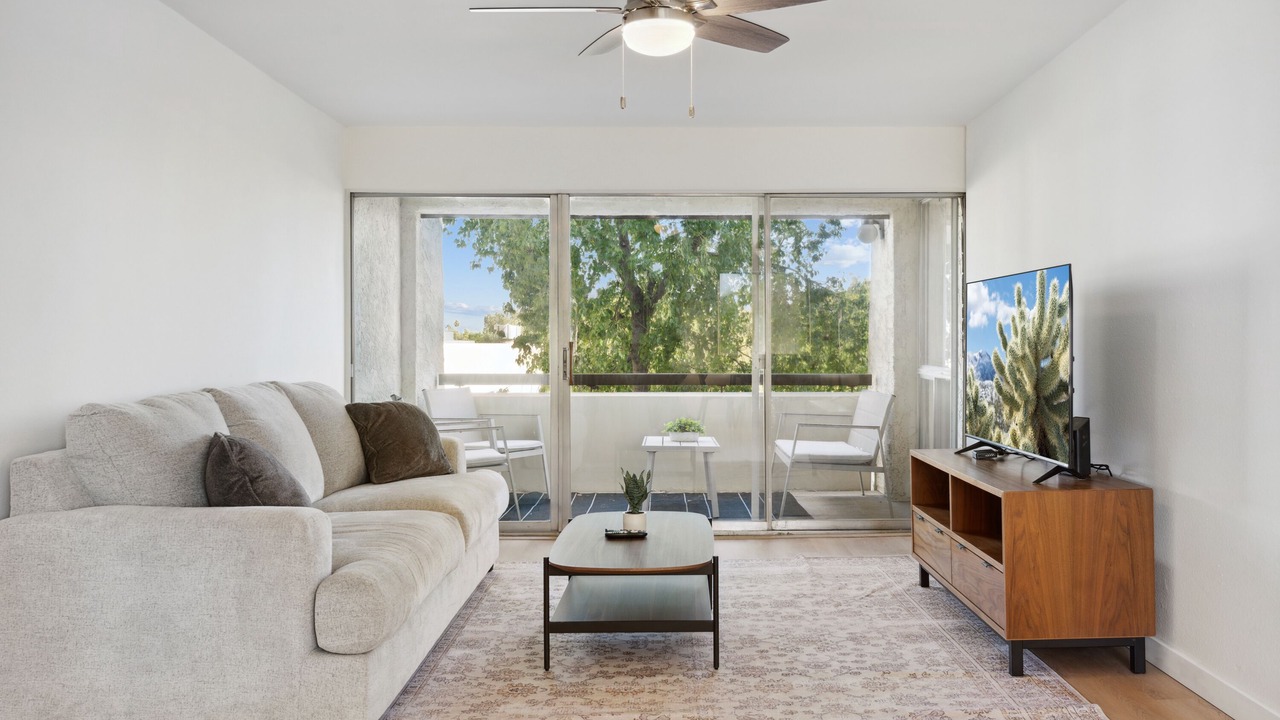 Photo of Livingroom in Entertainment District