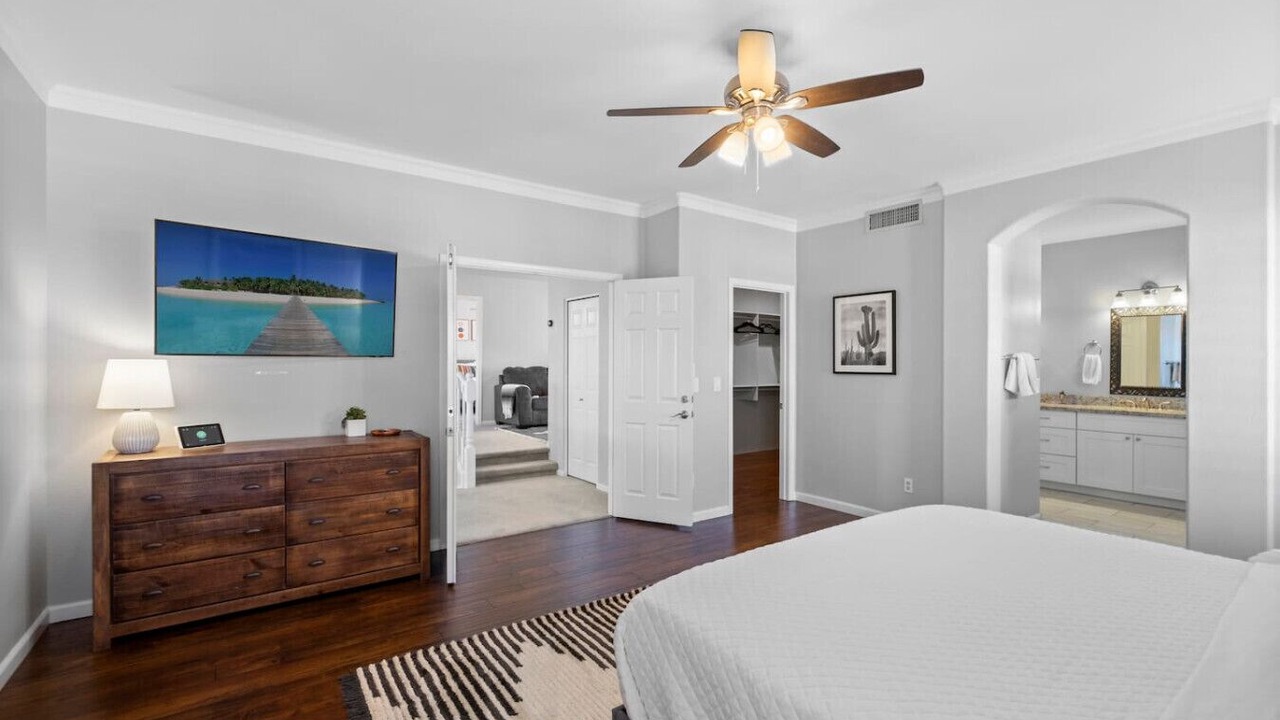Photo of Bedroom in Paradise Valley Village