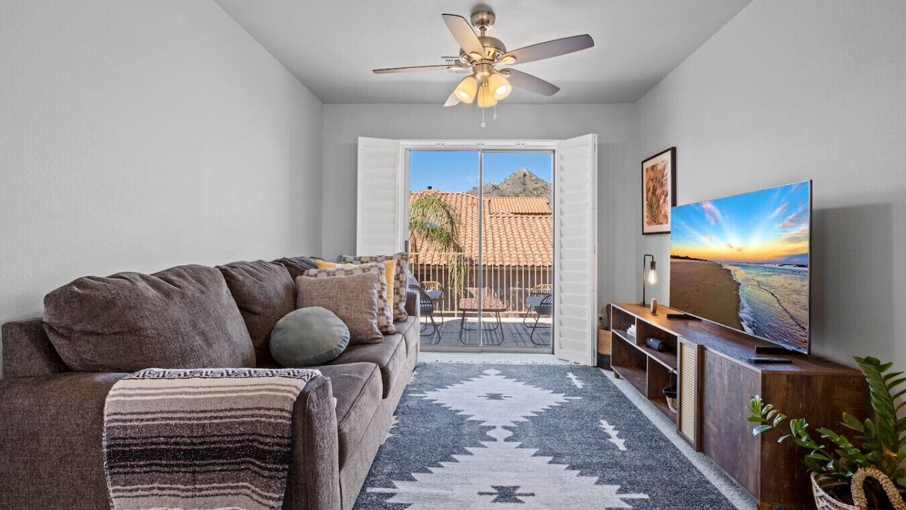 Photo of Livingroom in Paradise Valley Village