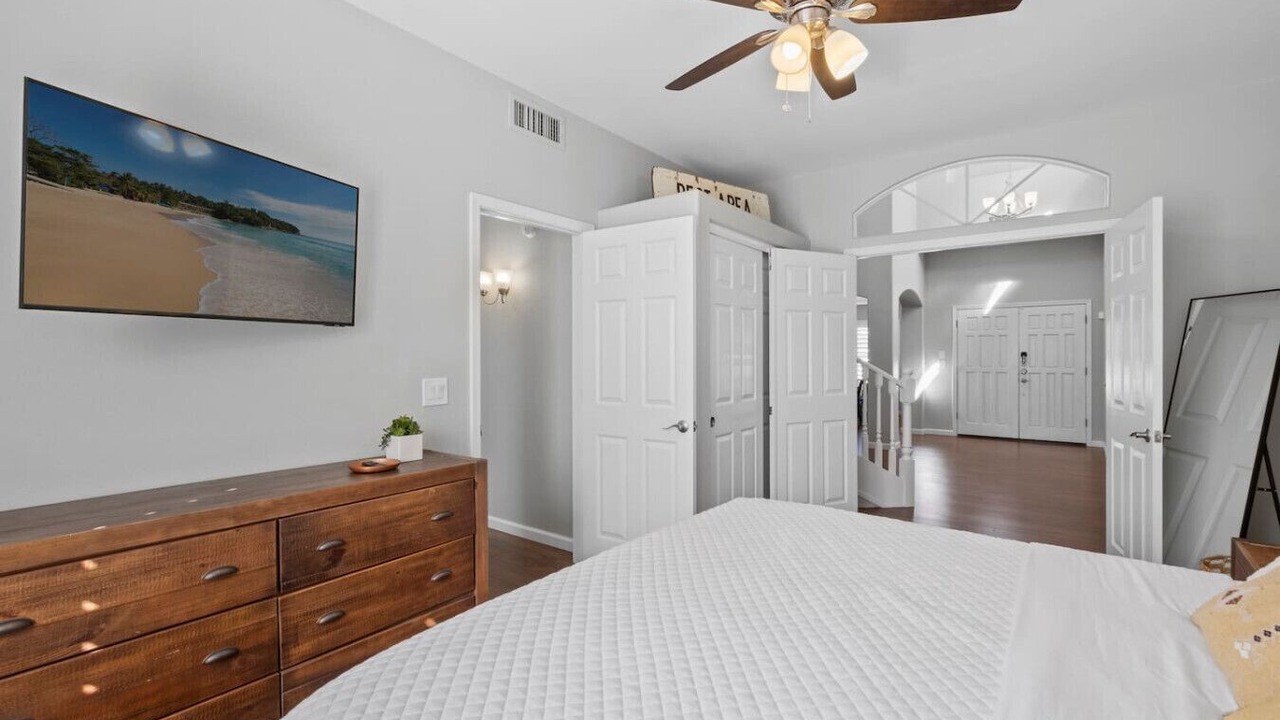 Photo of Bedroom in Paradise Valley Village