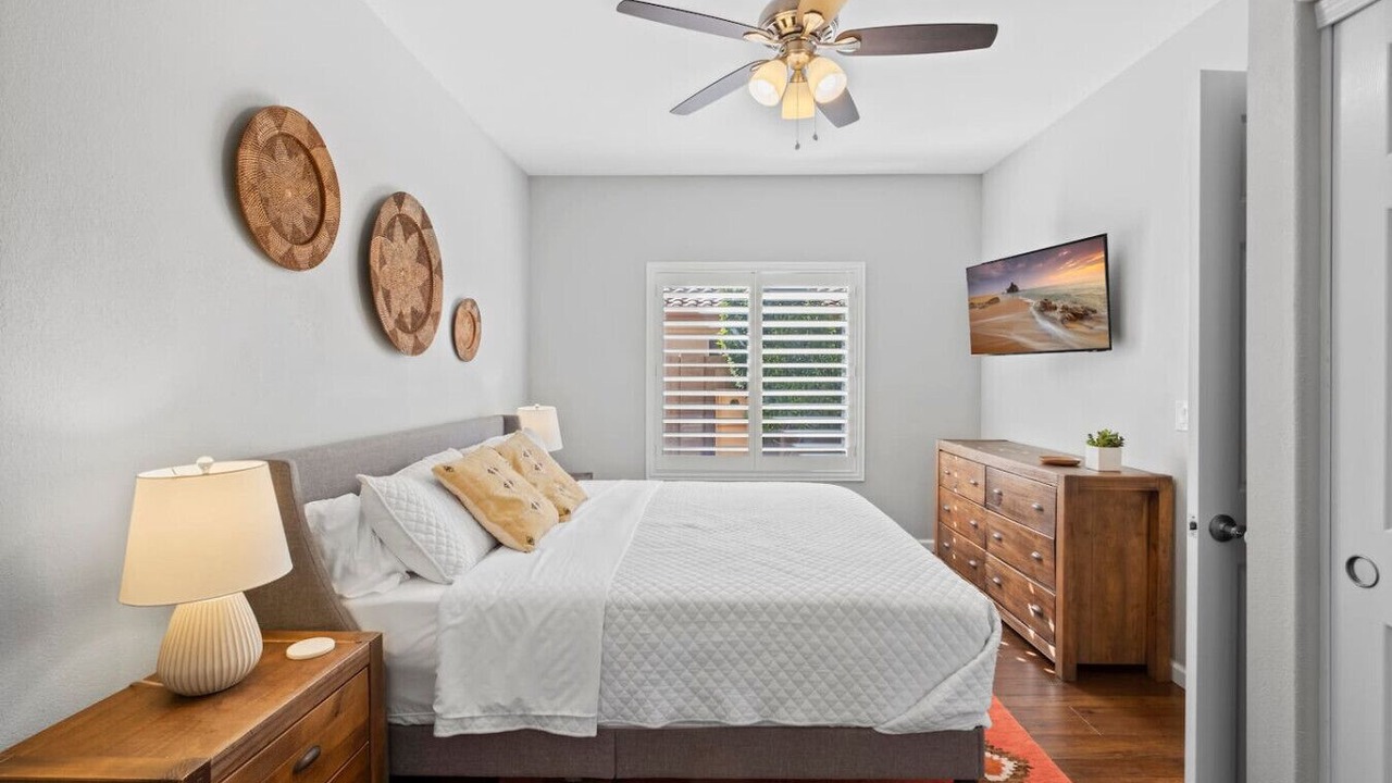 Photo of Bedroom in Paradise Valley Village