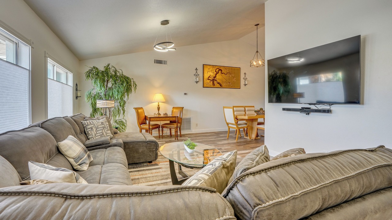 Photo of Livingroom in Adobe Hills