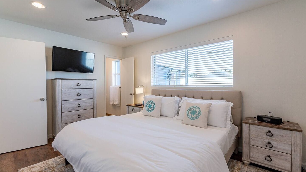 Photo of Bedroom in Papago Parkway