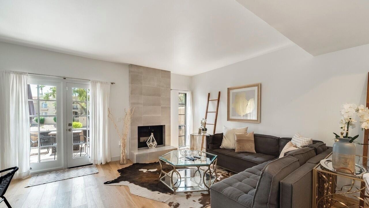 Photo of Livingroom in Biltmore Courts