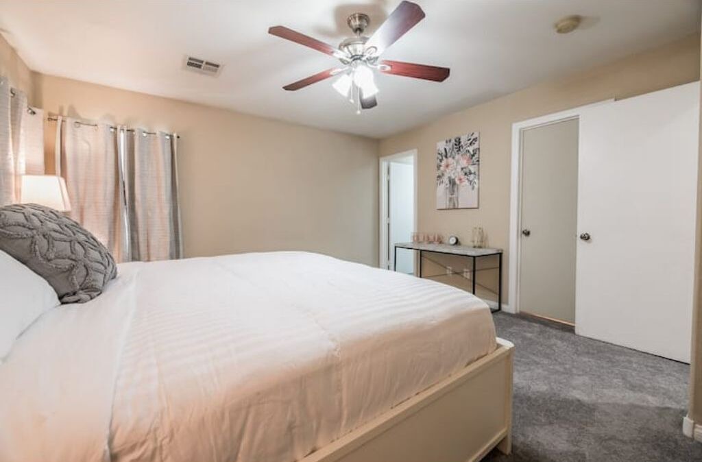 Photo of Bedroom in Enterprise