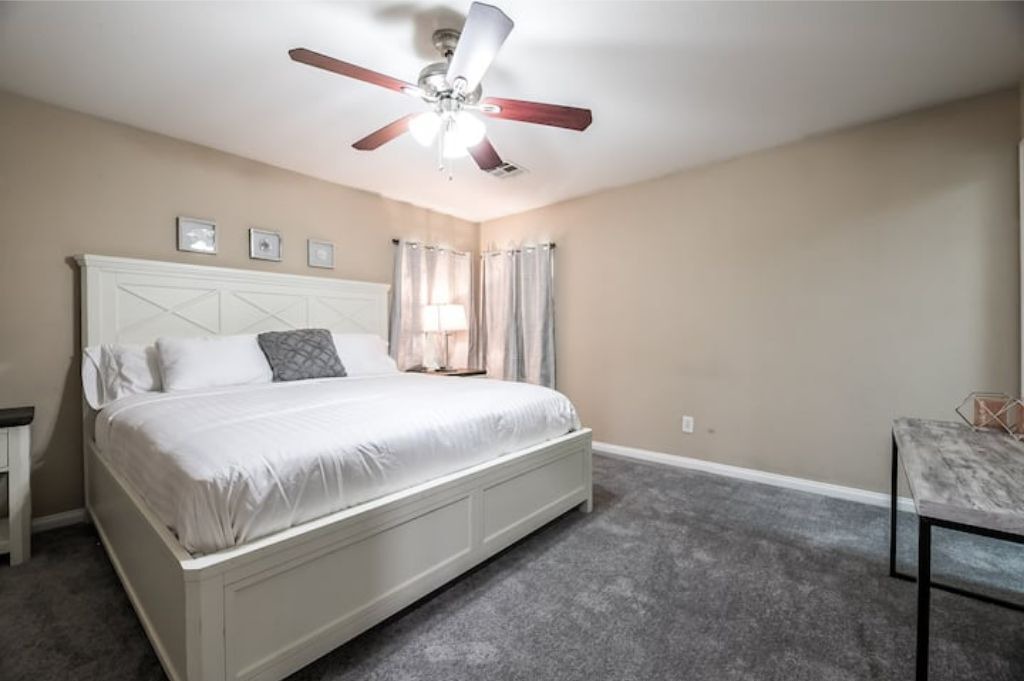 Photo of Bedroom in Enterprise