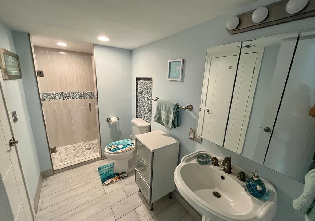Photo of Bathroom in Laguna Shores