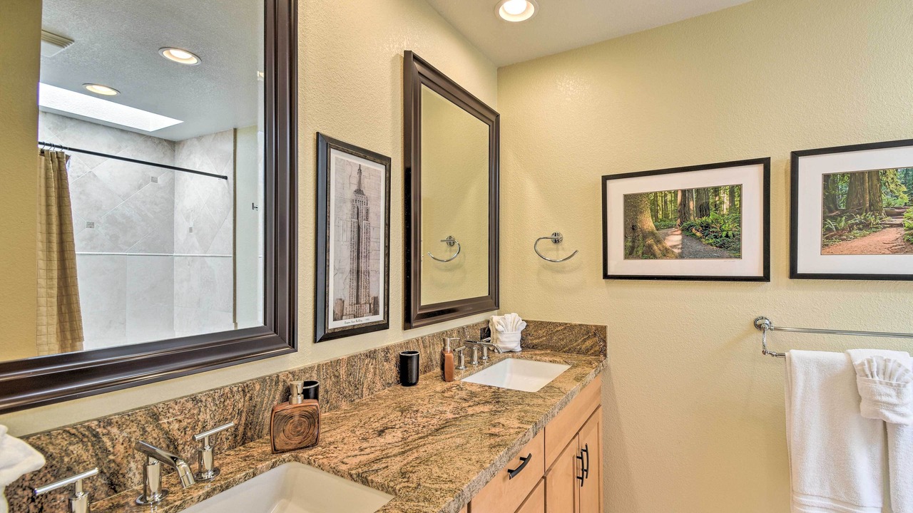 Photo of Bathroom in Biltmore Courts