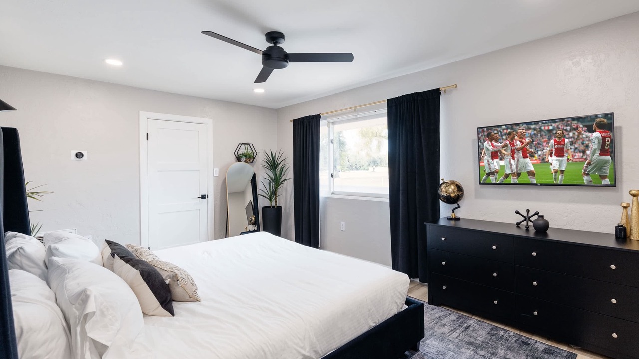 Photo of Bedroom in Paradise Valley Village