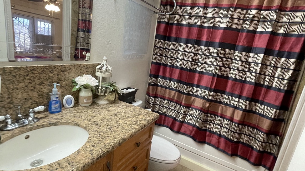 Photo of Bathroom in Drexel Heights