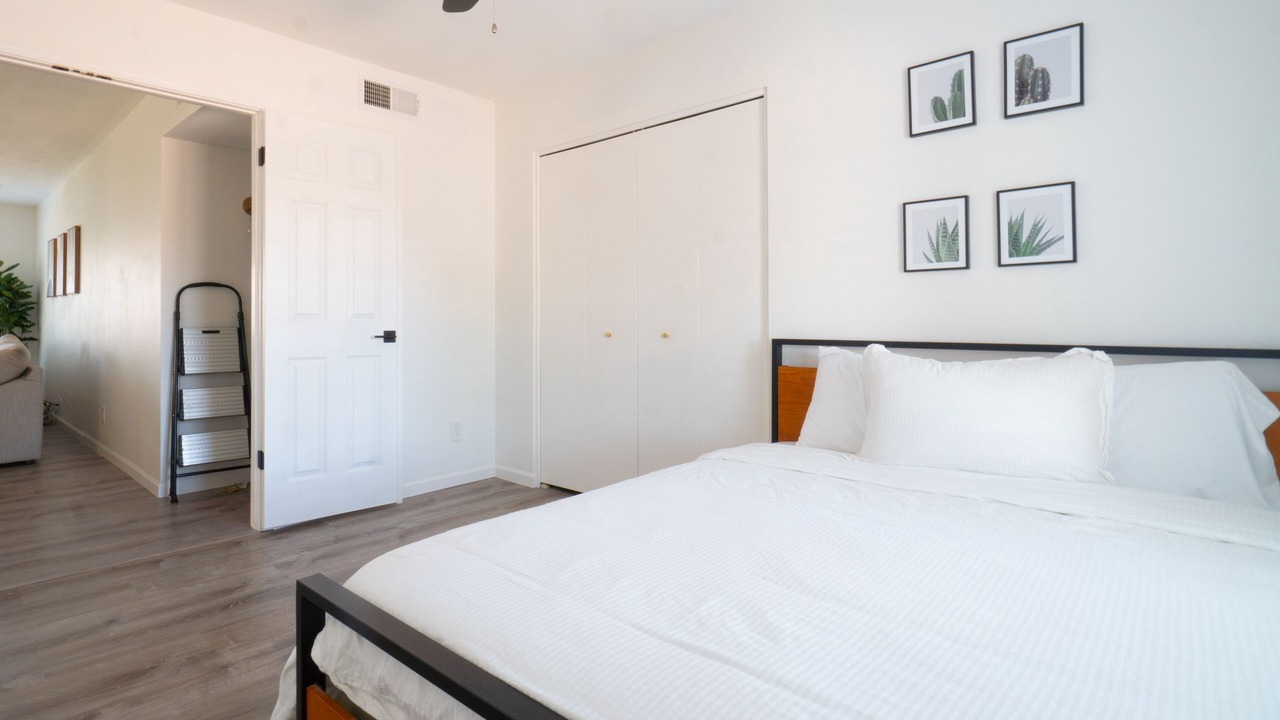 Photo of Bedroom in Paradise Valley Village