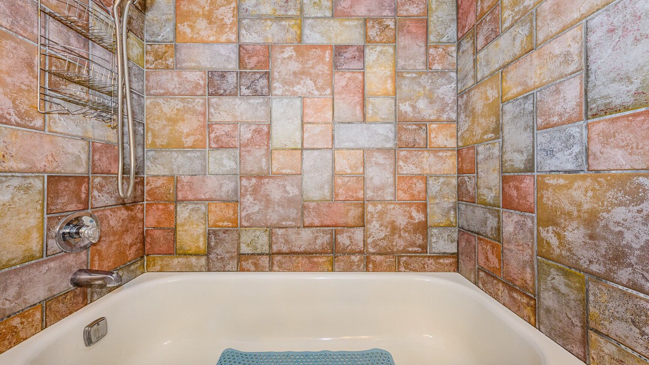 Photo of Bathroom in Groves Lincoln Park