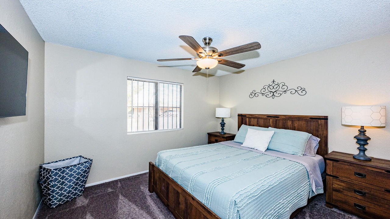 Photo of Bedroom in Groves Lincoln Park