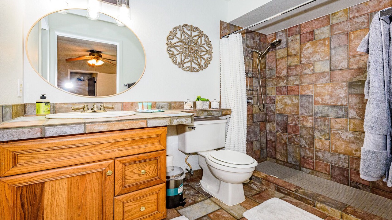 Photo of Bathroom in Groves Lincoln Park