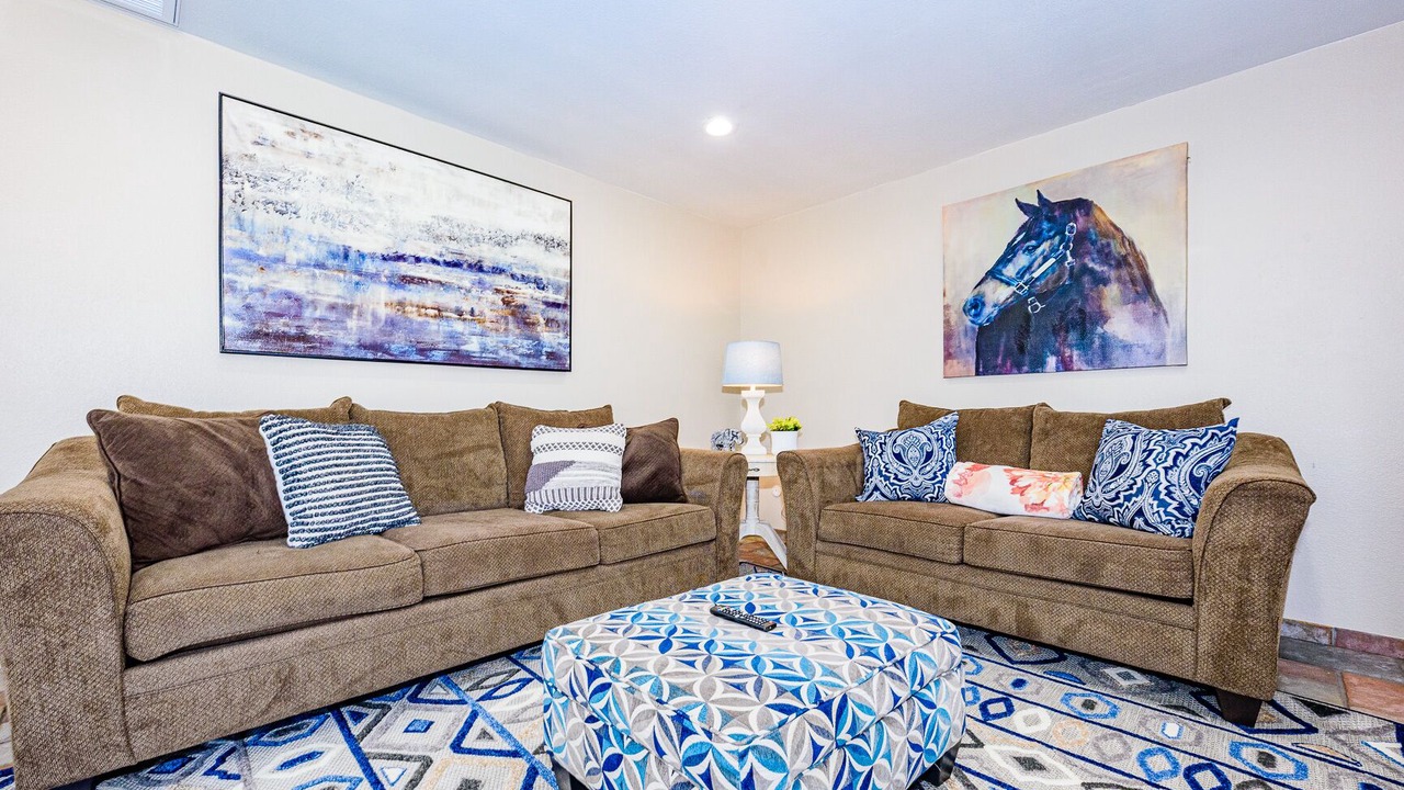 Photo of Livingroom in Groves Lincoln Park