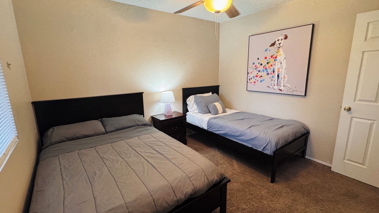 Photo of Bedroom in Groves Lincoln Park