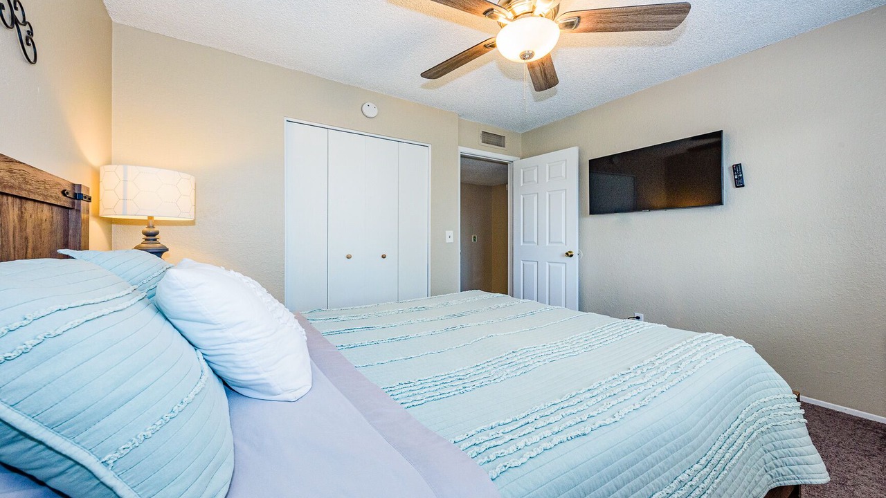 Photo of Bedroom in Groves Lincoln Park