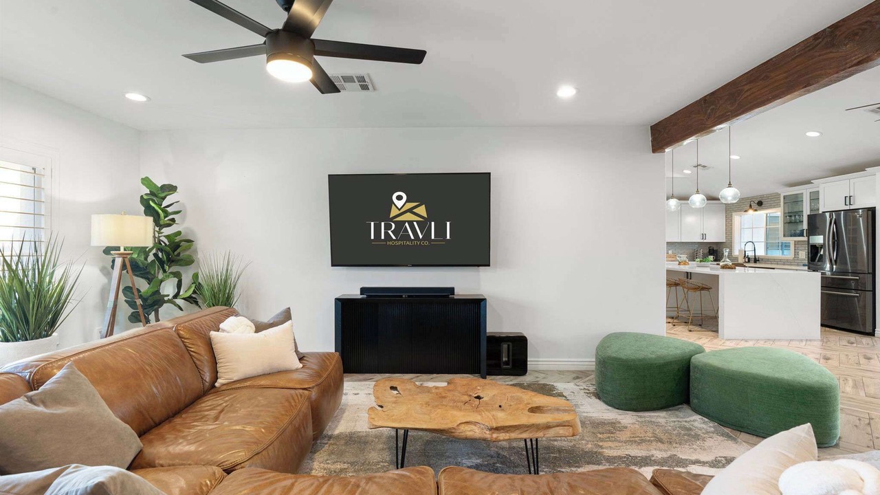 Photo of Livingroom in Paradise Valley Village