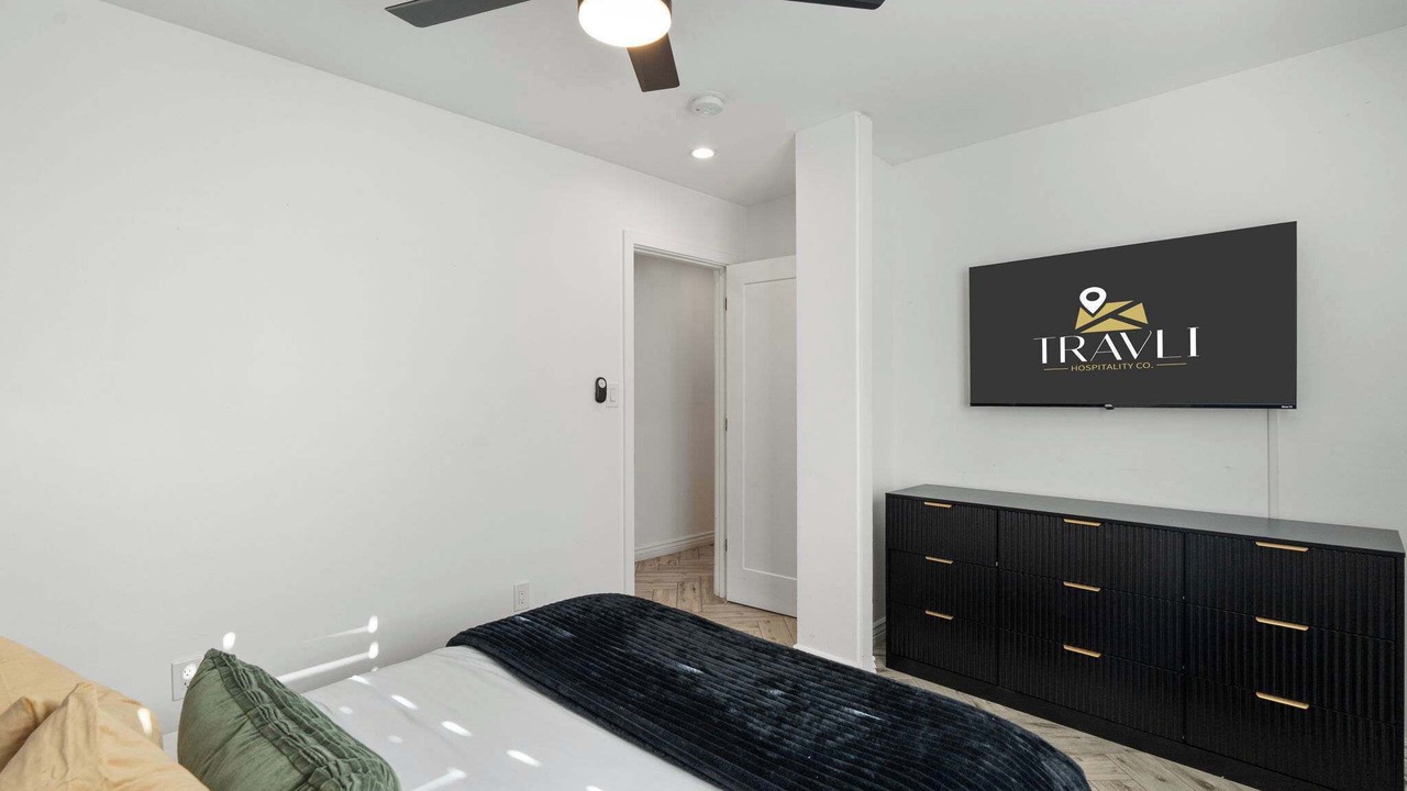 Photo of Bedroom in Paradise Valley Village