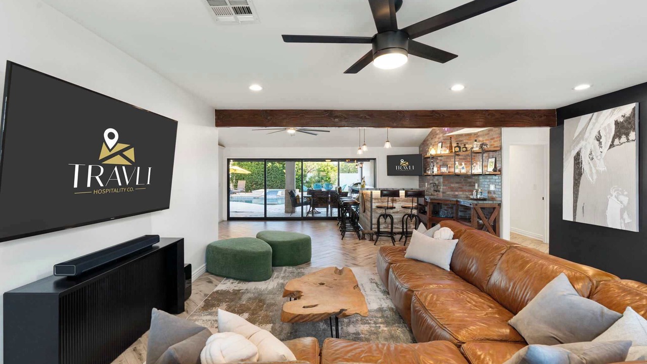 Photo of Livingroom in Paradise Valley Village